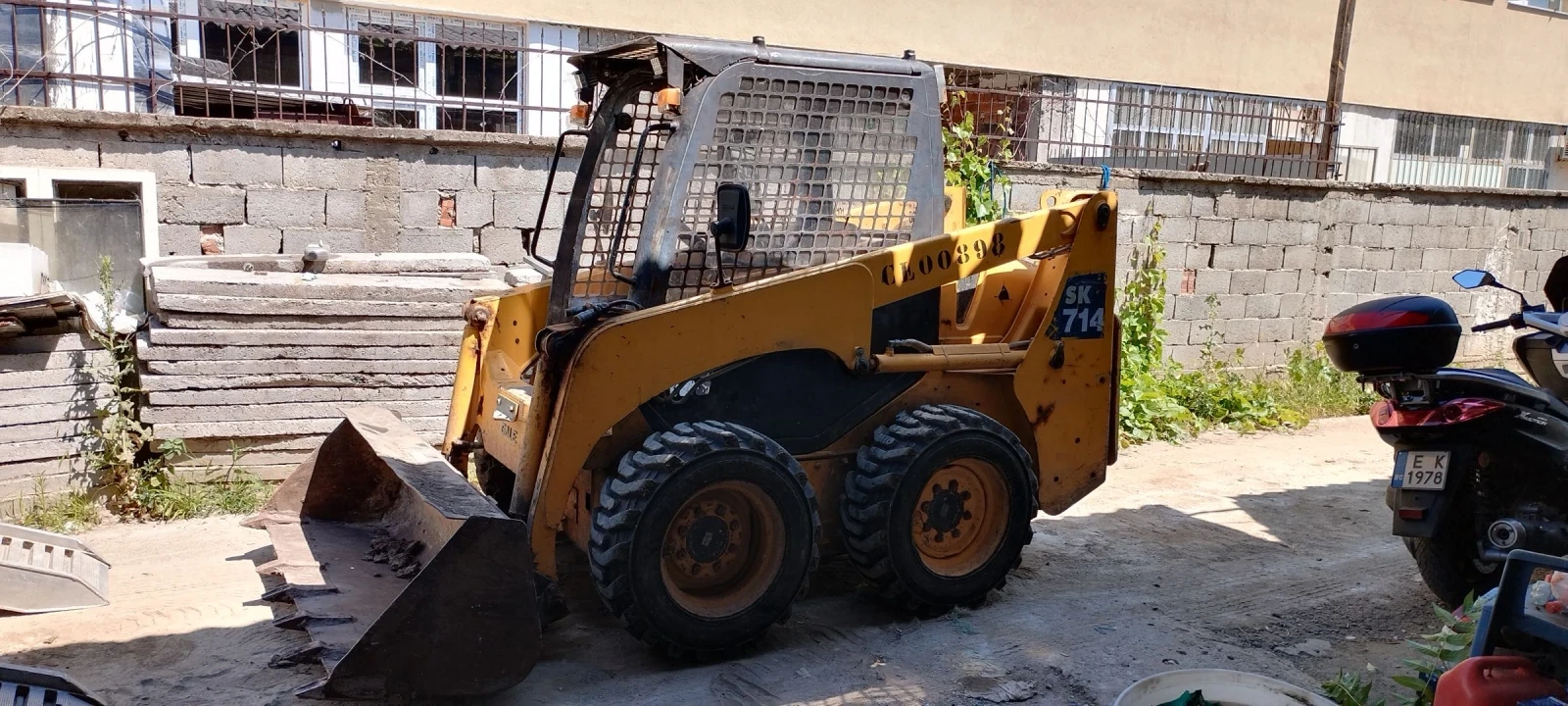 Мини челни товарачи Komatsu  Sk714 - изображение 2