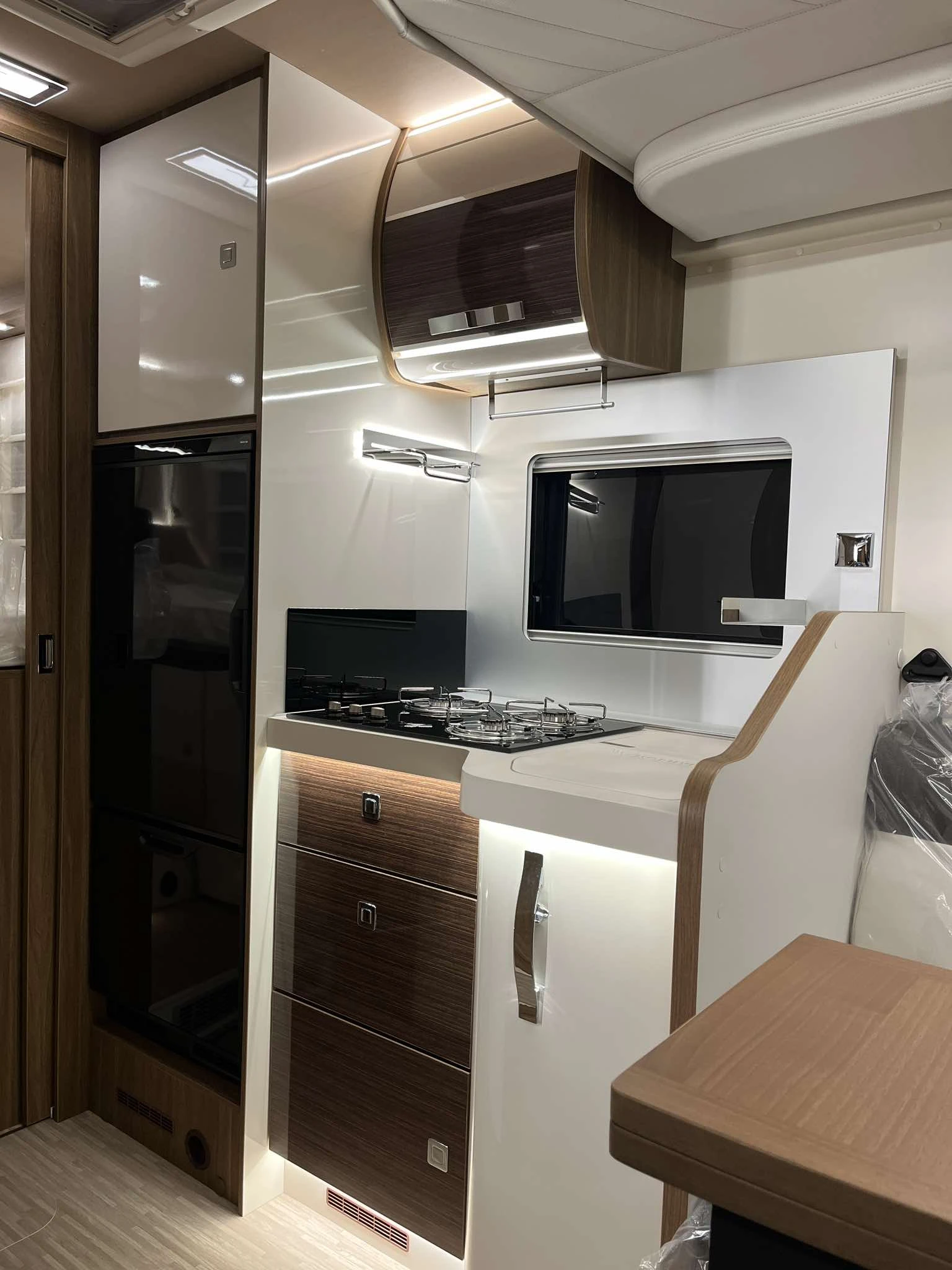 Кемпер Mobilvetta Krosser P64 2025 Двоен под* Зимна версия - изображение 6
