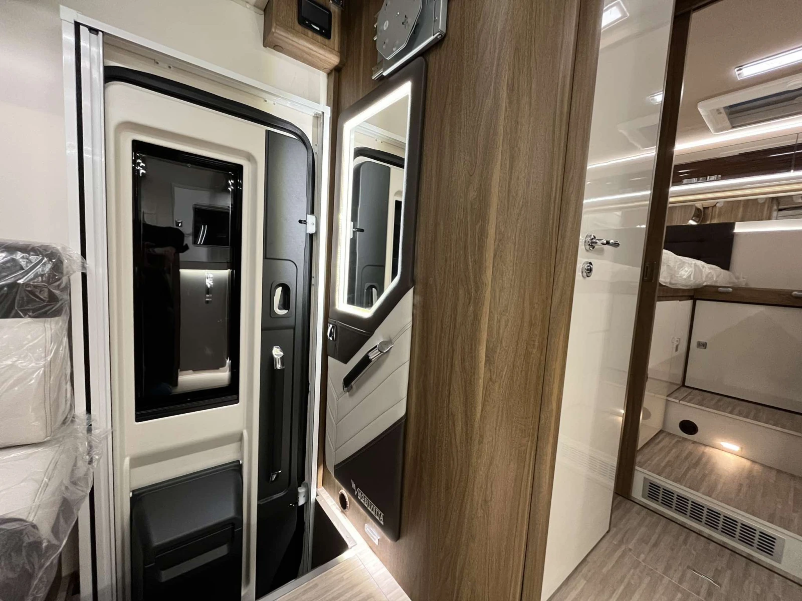 Кемпер Mobilvetta Krosser P64 2025 Двоен под* Зимна версия - изображение 8
