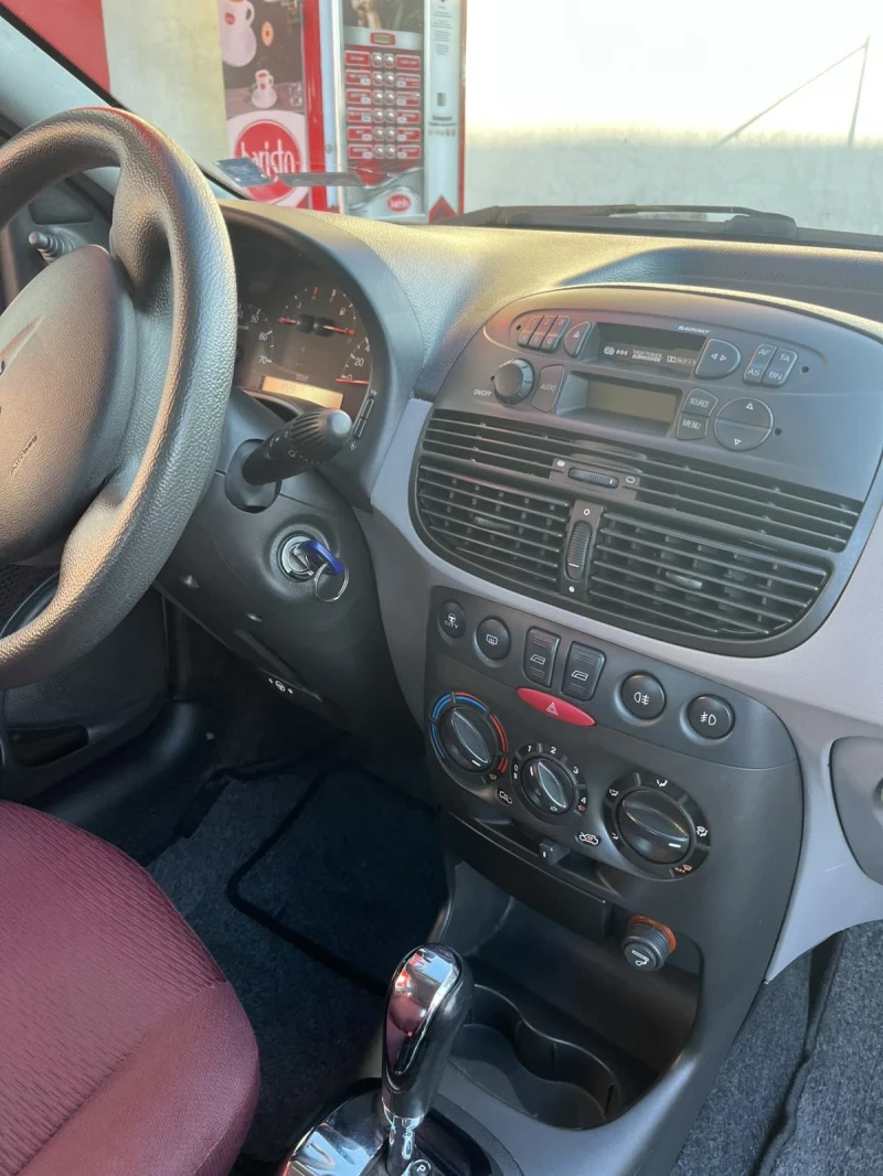 Fiat Punto 1.2 Benzin Automat, снимка 8 - Автомобили и джипове - 48474003