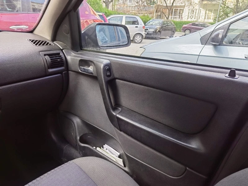 Opel Astra Седан, снимка 9 - Автомобили и джипове - 52230833