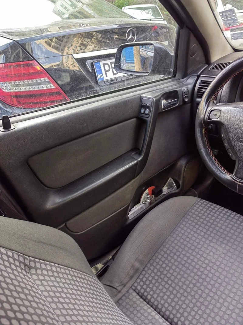 Opel Astra Седан, снимка 8 - Автомобили и джипове - 52230833