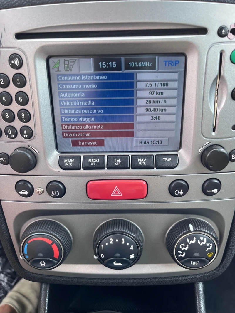 Alfa Romeo 147 1.9 JTD, снимка 7 - Автомобили и джипове - 52524676