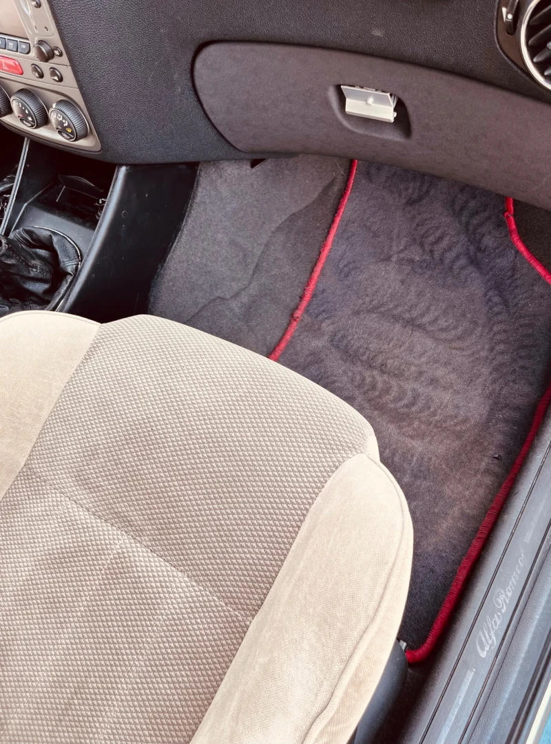 Alfa Romeo 147 1.9 JTD, снимка 11 - Автомобили и джипове - 52524676