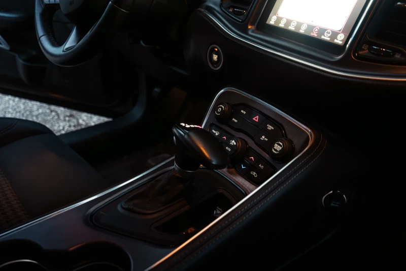 Dodge Challenger SXT 3.6 AUTO, снимка 15 - Автомобили и джипове - 52728786