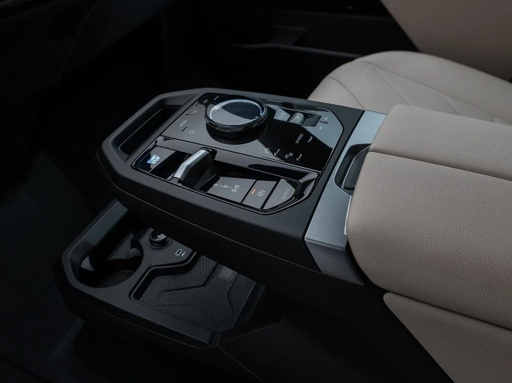 BMW iX xDrive40 = Sport Package = Гаранция, снимка 11 - Автомобили и джипове - 53354184