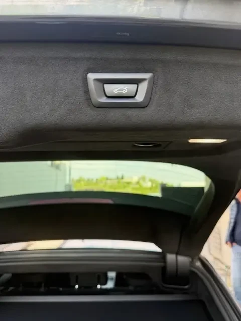 BMW 330 Plug-In Hybrid, снимка 15 - Автомобили и джипове - 54358197