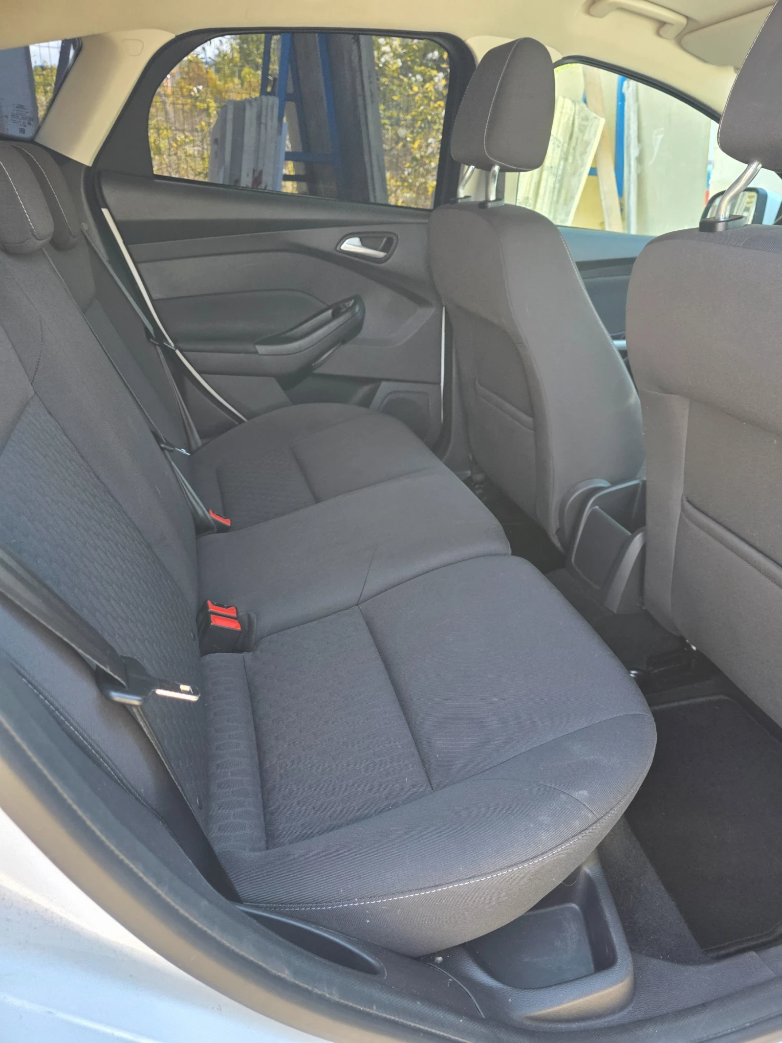 Ford Focus 1.0 SCTI - изображение 9