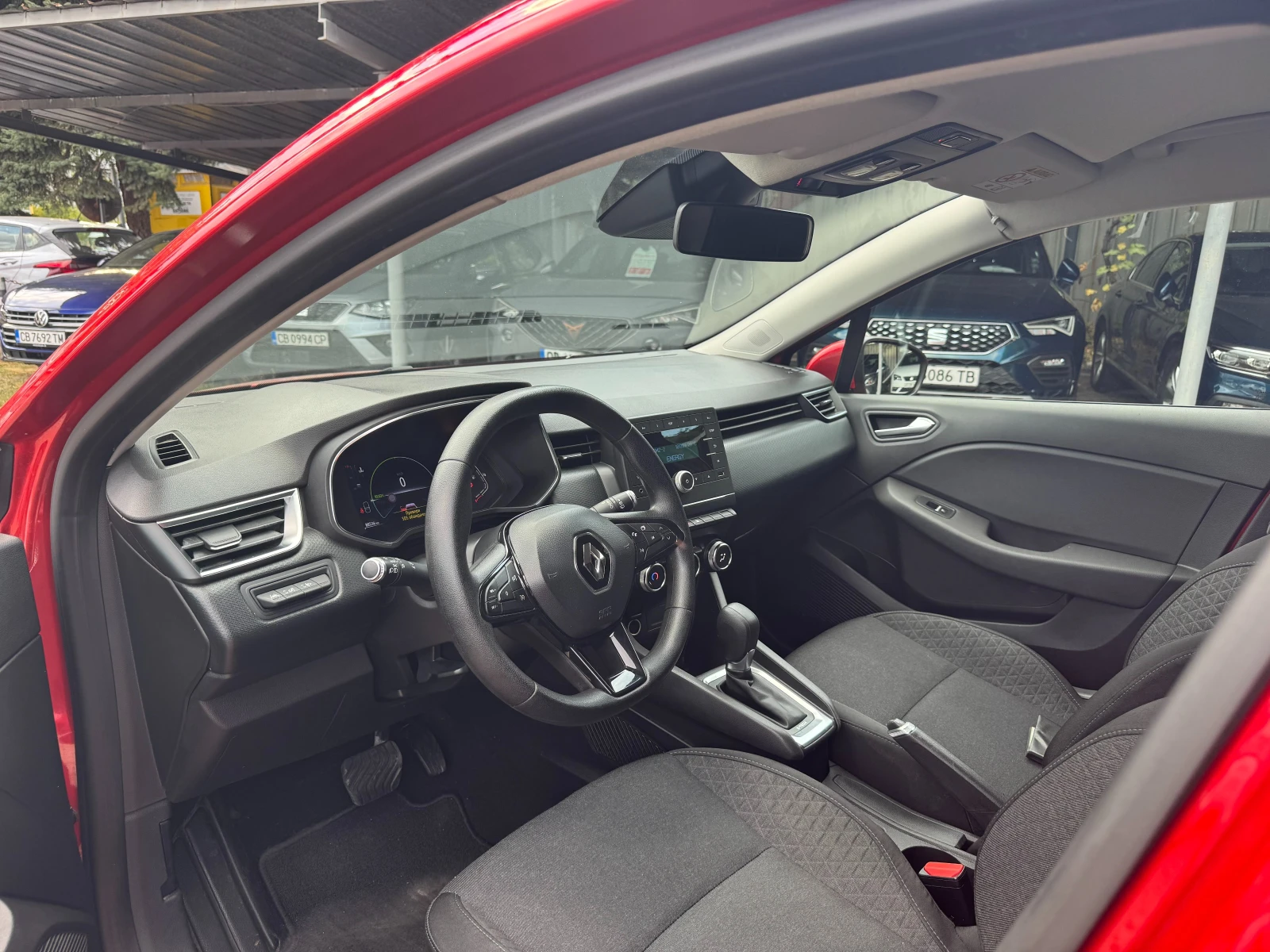 Renault Clio 1.6 e-TECH Hybrid  - изображение 9