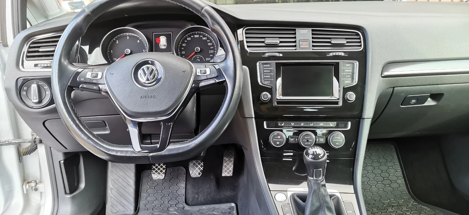 VW Golf 7         4-motion Distronic - изображение 9