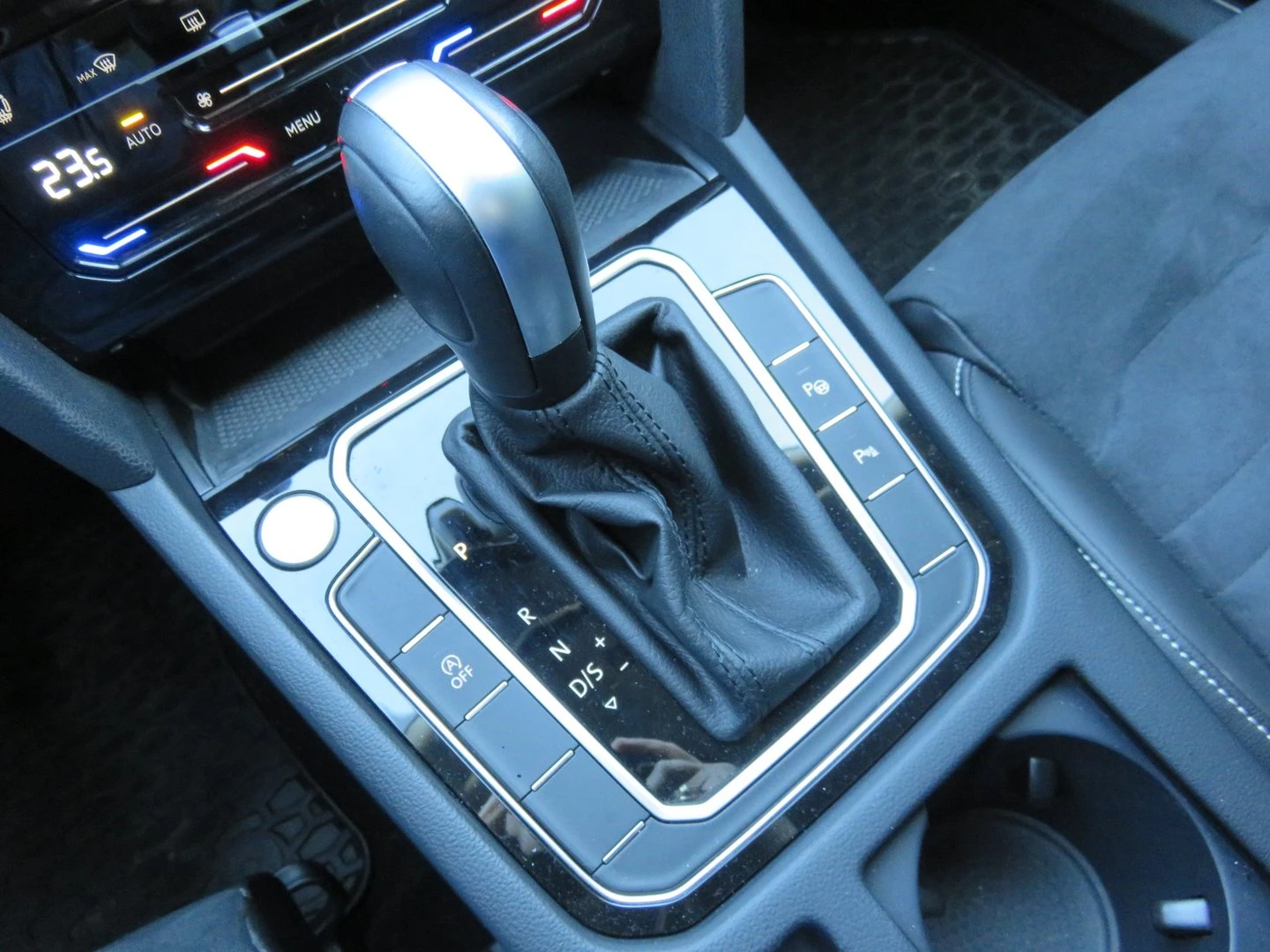 VW Passat Elegance 2.0 TDI SCR DSG - изображение 10