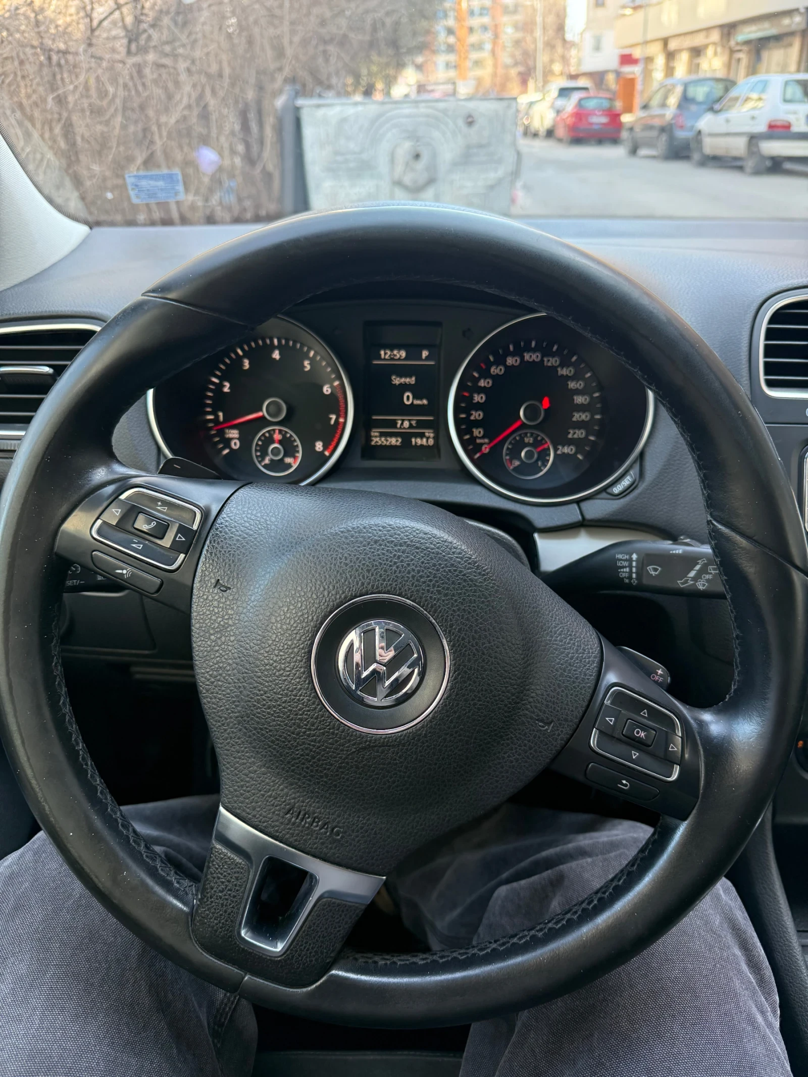 VW Golf 1.4 TSI, снимка 13 - Автомобили и джипове - 53663872