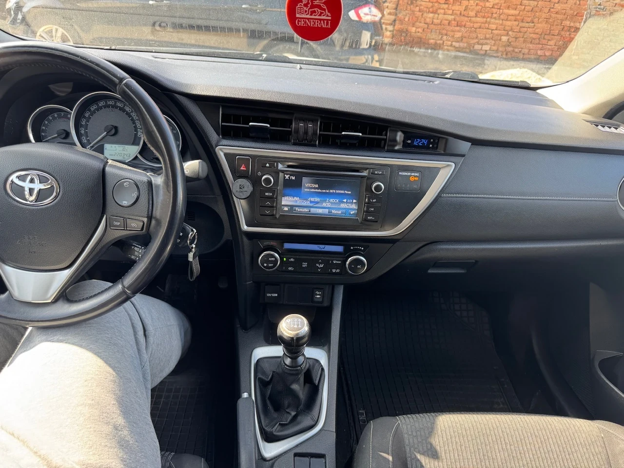 Toyota Auris 1.6i , снимка 14 - Автомобили и джипове - 53846411