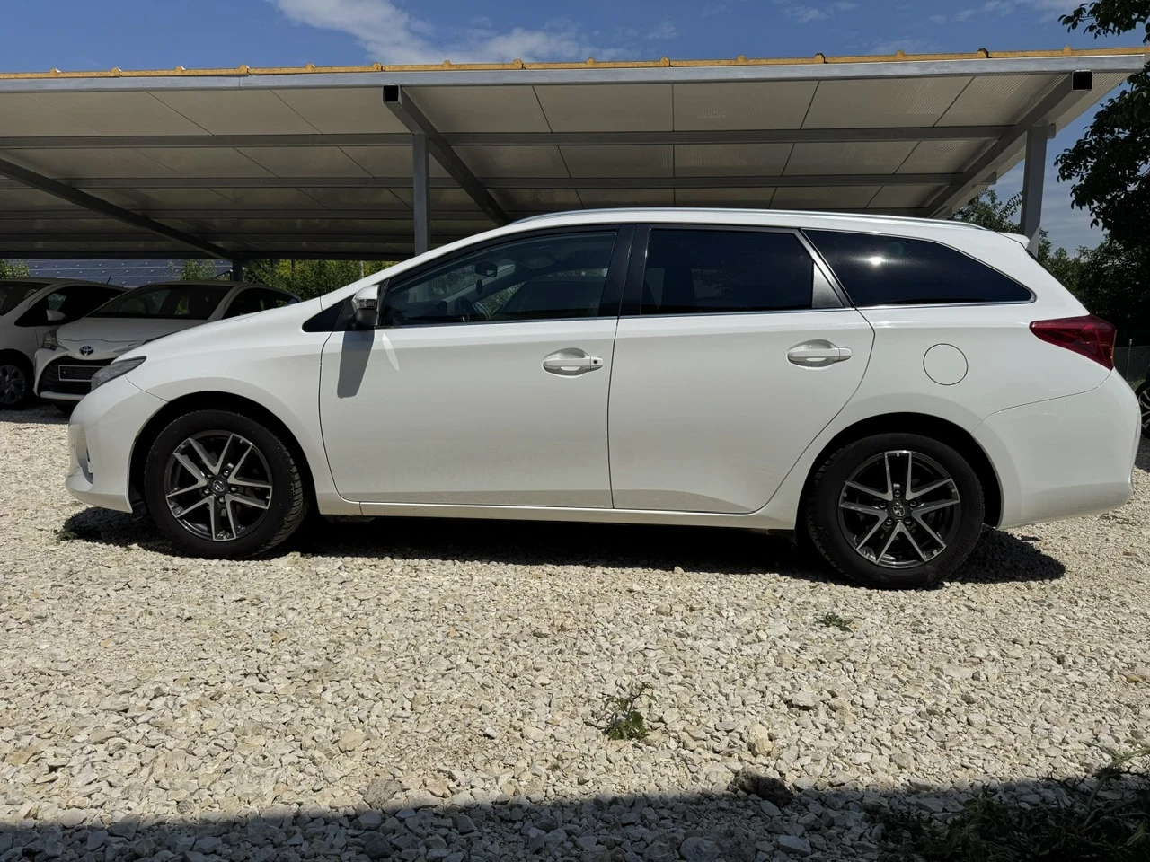 Toyota Auris 1.6i , снимка 2 - Автомобили и джипове - 55256810