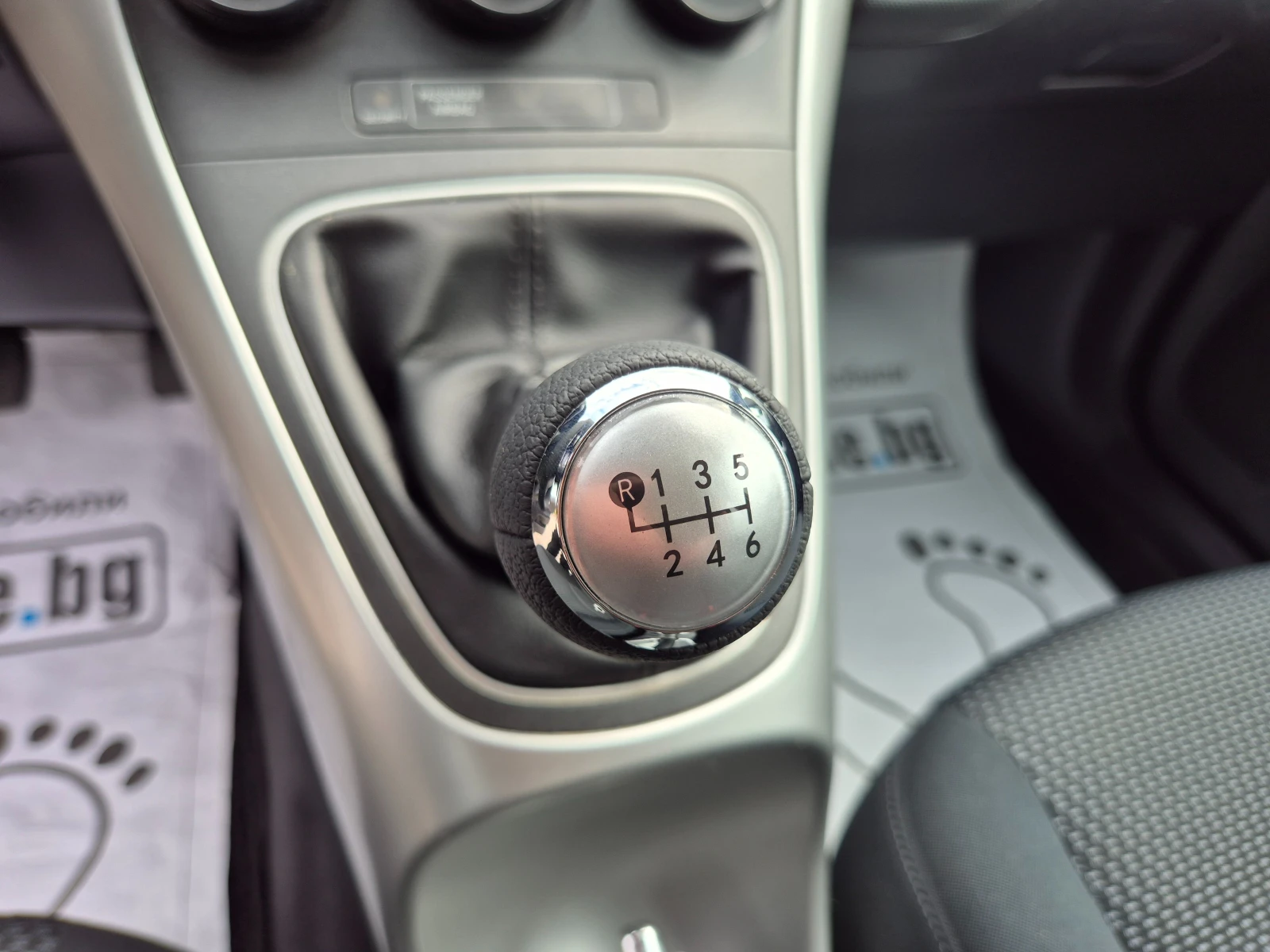 Toyota Auris 1.4D4D-Италия-Фейслифт , снимка 8 - Автомобили и джипове - 54057214