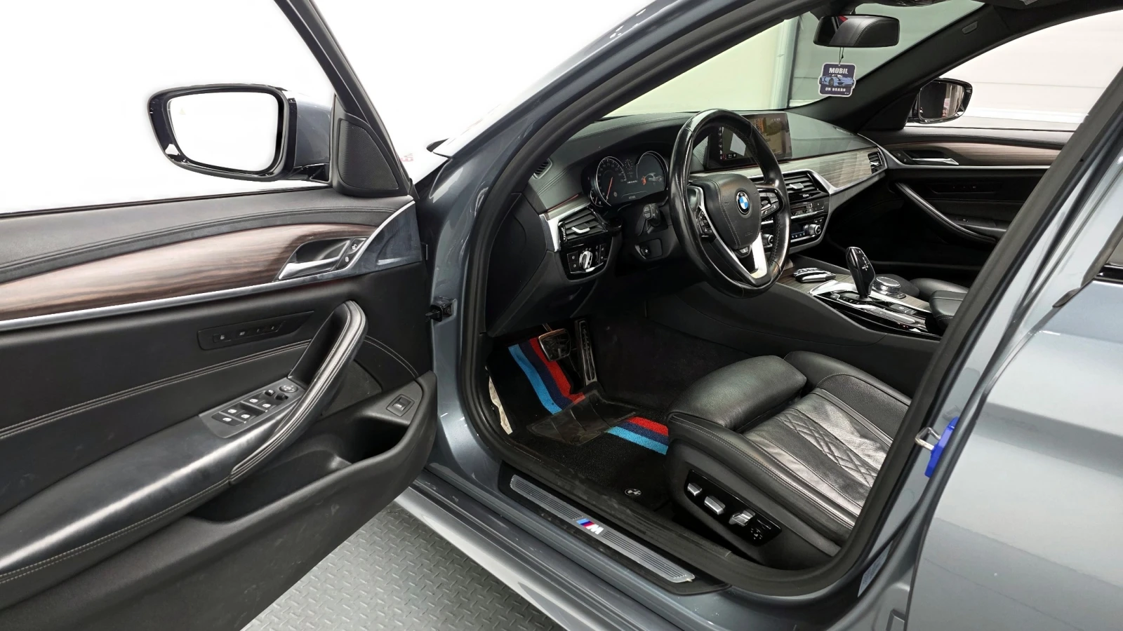 BMW 530 i M Sport Plus, снимка 9 - Автомобили и джипове - 55477535