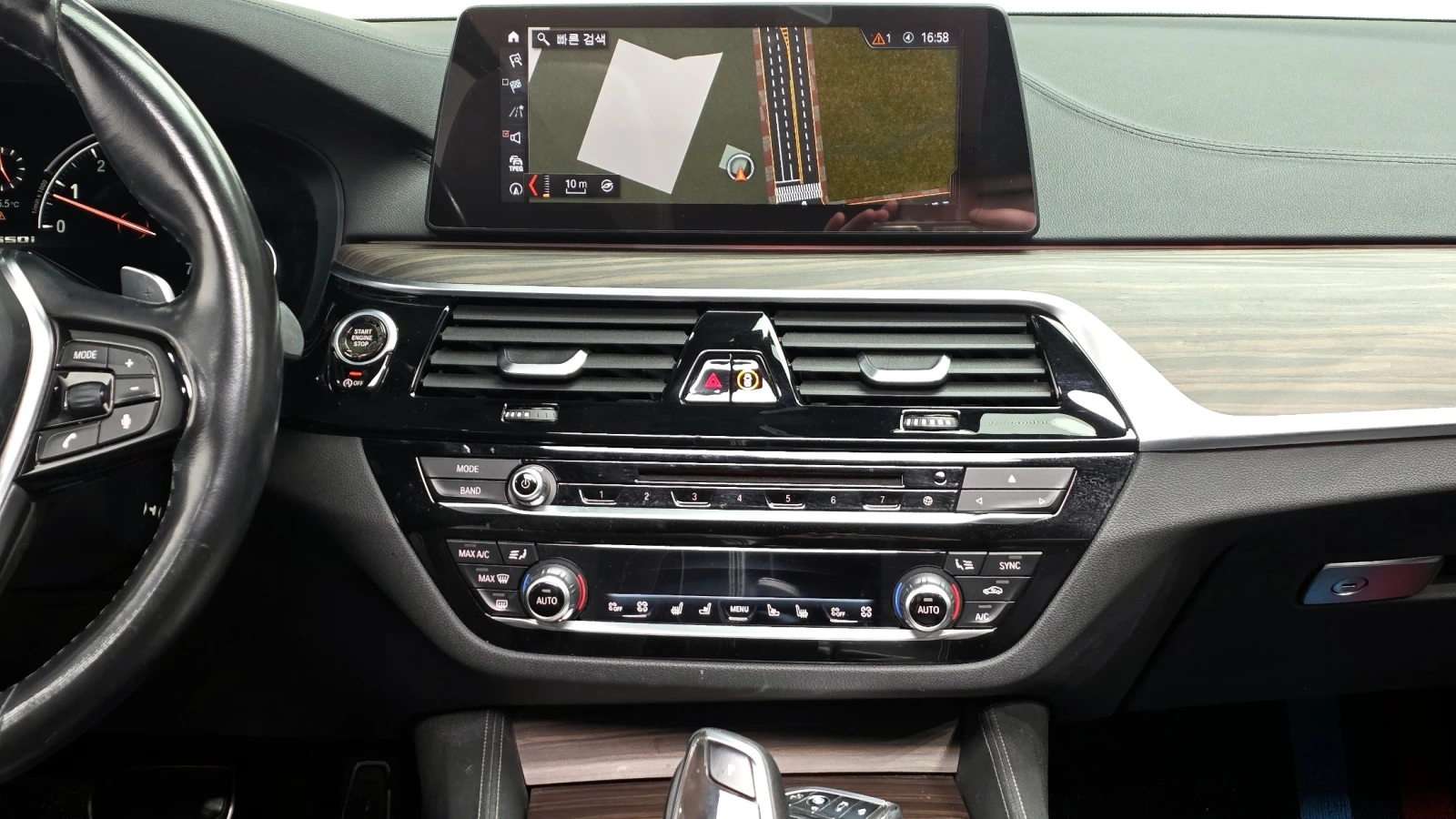 BMW 530 i M Sport Plus, снимка 12 - Автомобили и джипове - 55477535