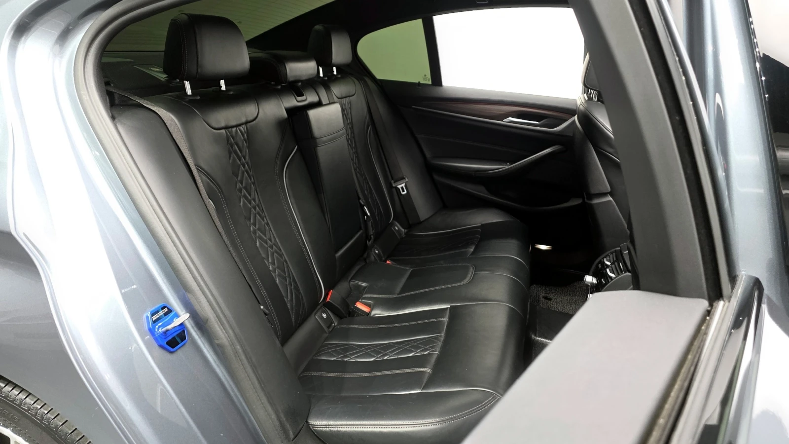 BMW 530 i M Sport Plus, снимка 10 - Автомобили и джипове - 55477535