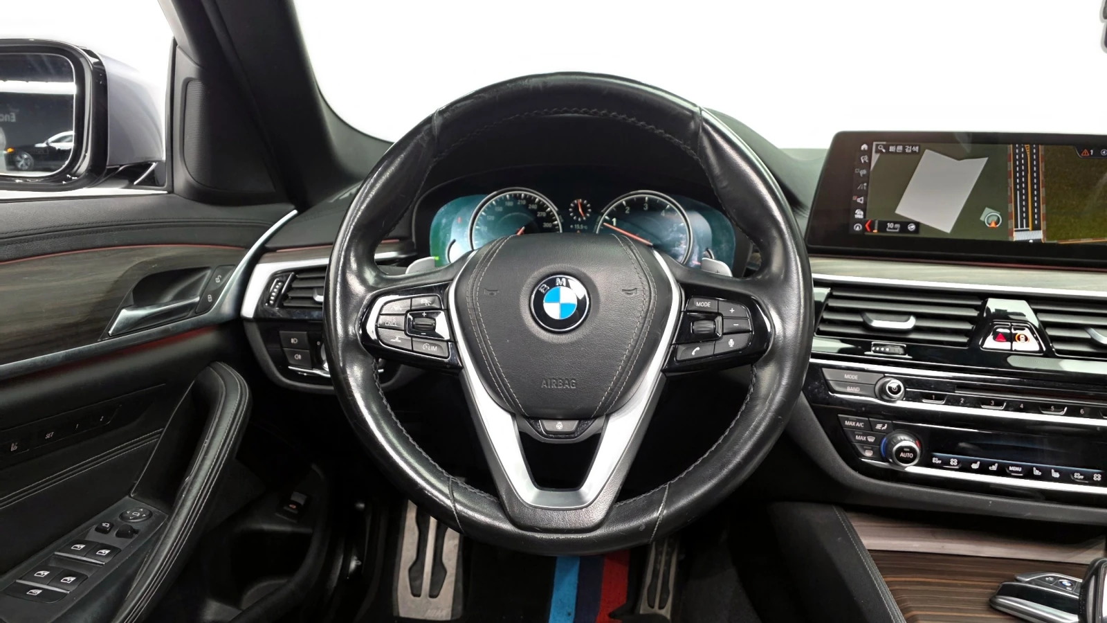 BMW 530 i M Sport Plus, снимка 11 - Автомобили и джипове - 55477535