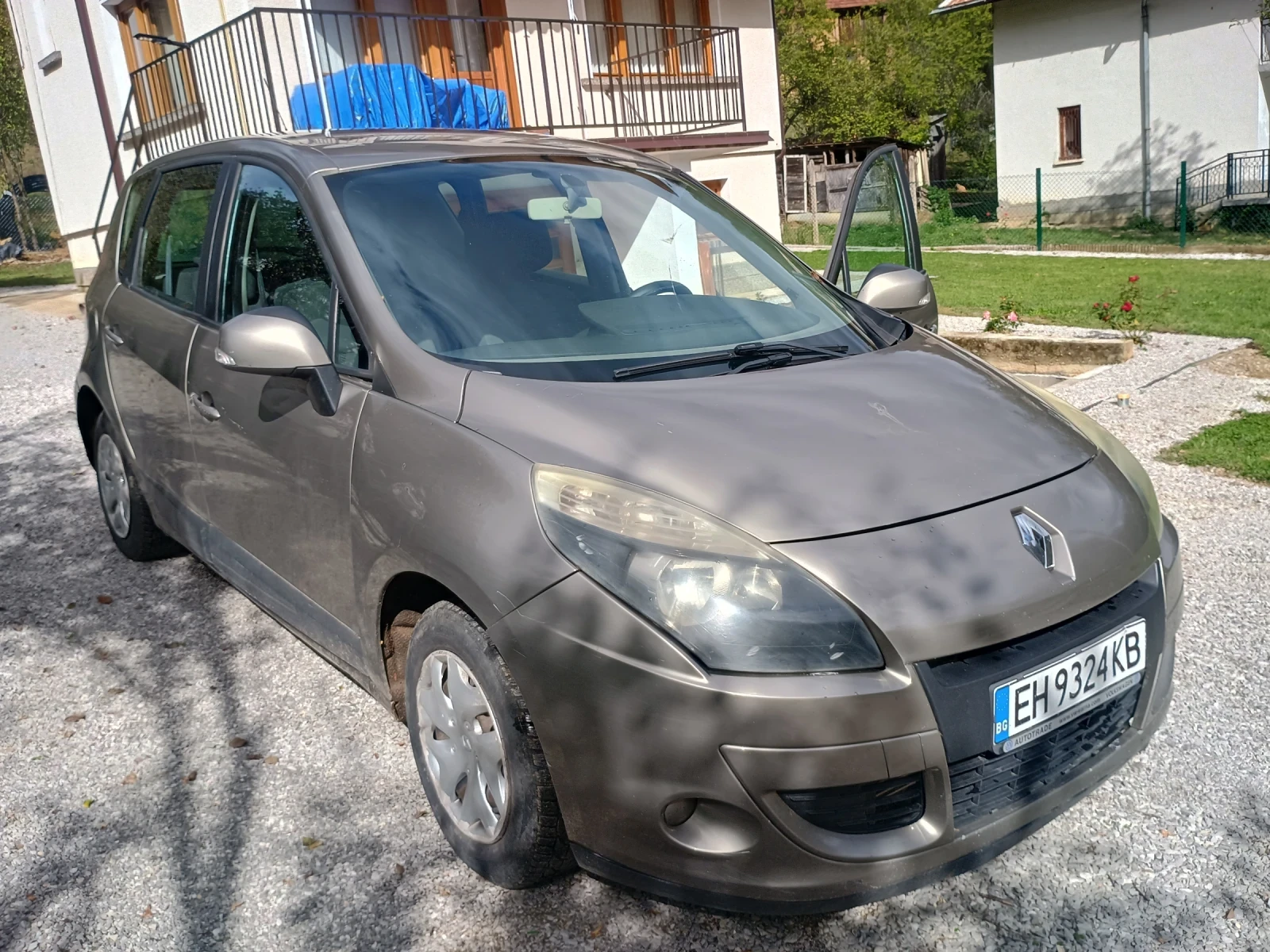 Renault Scenic 1.5DCI, снимка 2 - Автомобили и джипове - 56553559