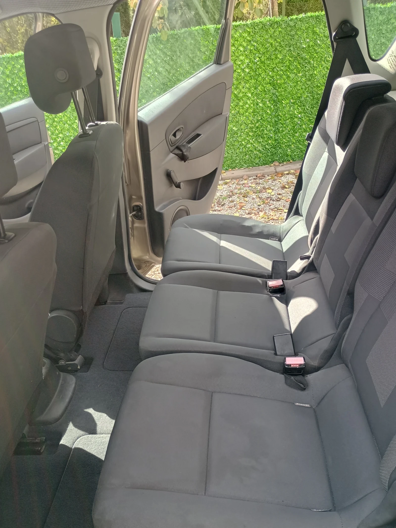 Renault Scenic 1.5DCI, снимка 9 - Автомобили и джипове - 56553559