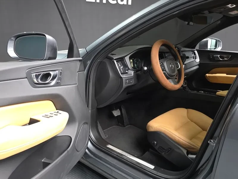 Volvo XC60 2Nd Generation D5 Momentum, снимка 10 - Автомобили и джипове - 55090029