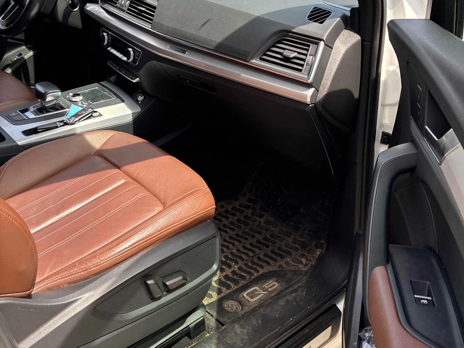 Audi Q5 TECHNIK * ПОДГРЕВ * ПАНОРАМА * 360 * CARFAX, снимка 11 - Автомобили и джипове - 54654792