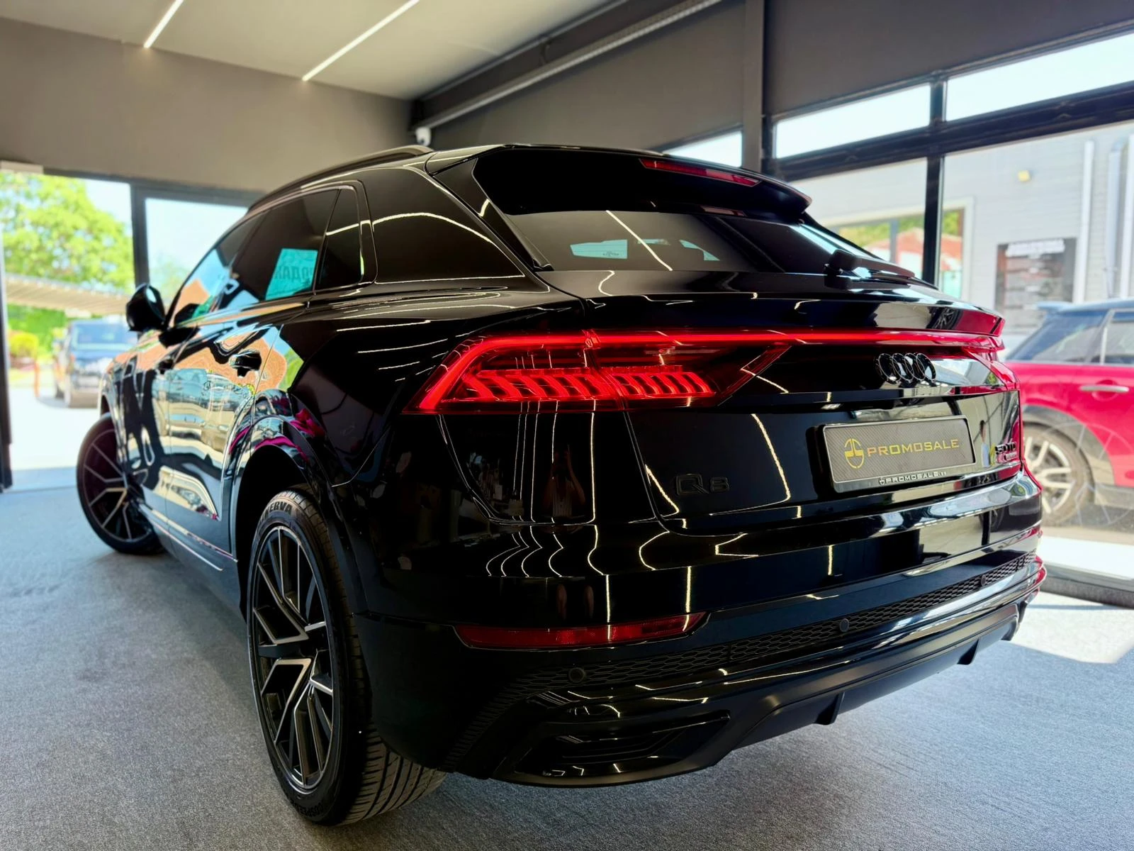 Audi Q8 S-Line* B&O* Pano* Обдух* Лизинг , снимка 4 - Автомобили и джипове - 54691426
