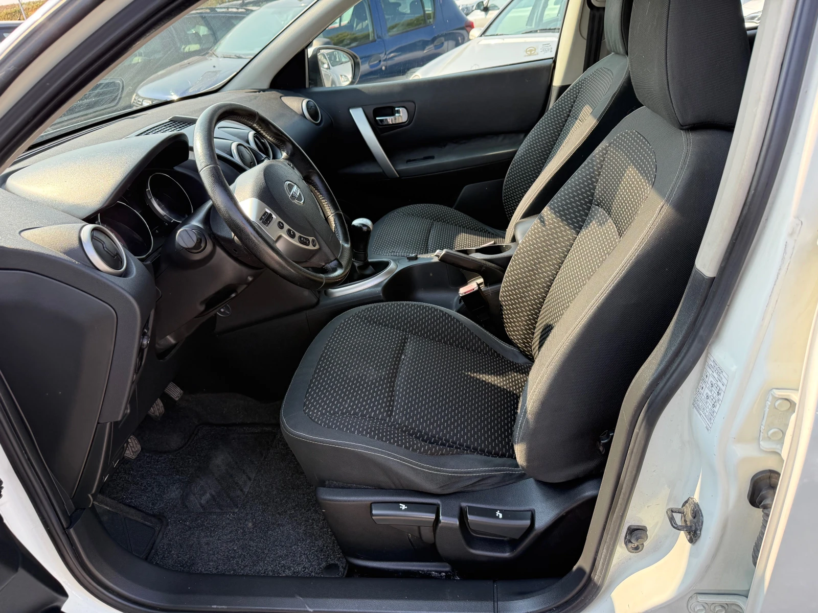 Nissan Qashqai 1.6 I EVRO 4, снимка 9 - Автомобили и джипове - 55799767