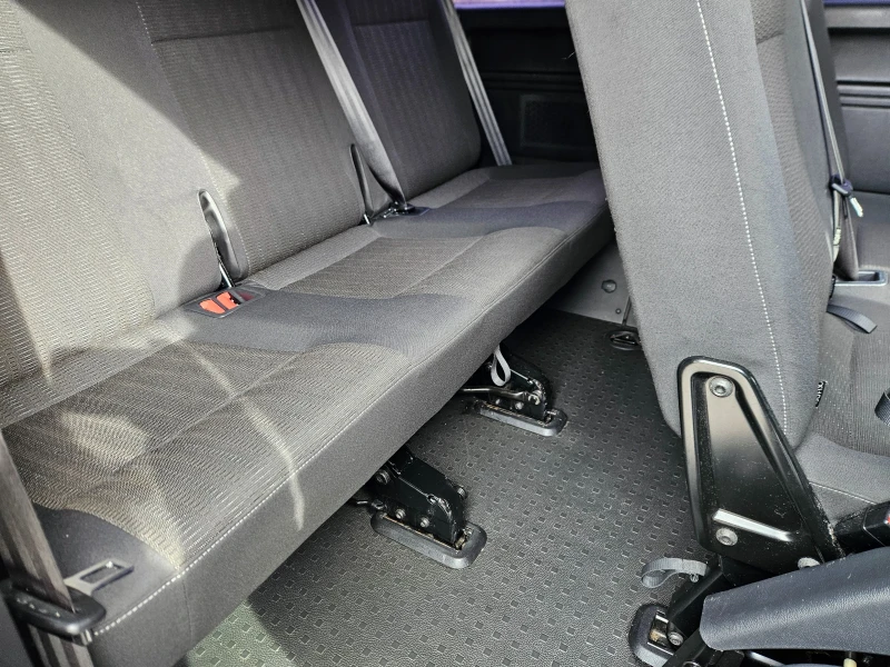 VW Caravelle Лонг изпълнения 4x4, снимка 13 - Бусове и автобуси - 52590818