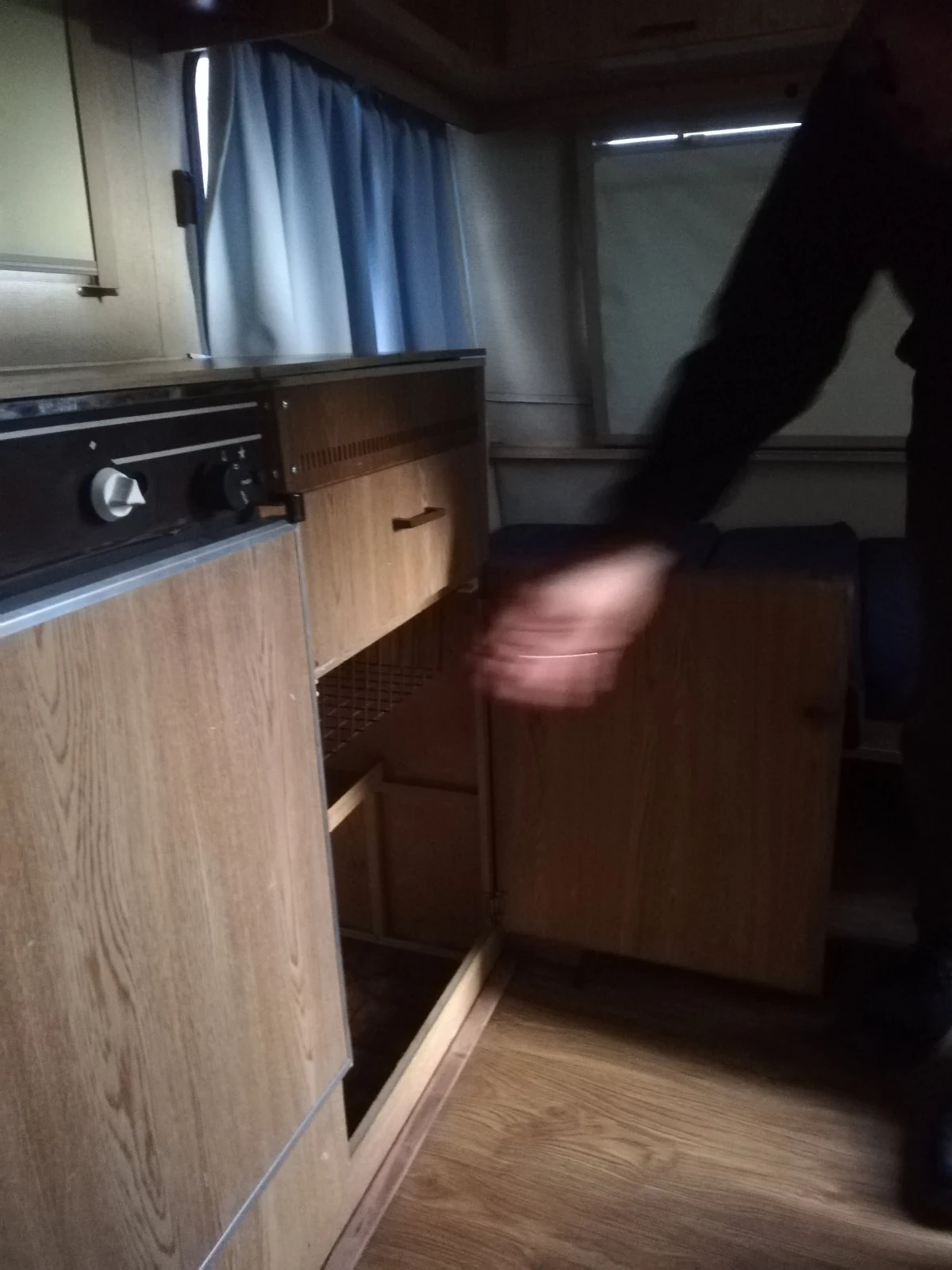 Каравана KIP KIP DELUX KL390, снимка 8 - Каравани и кемпери - 54488844
