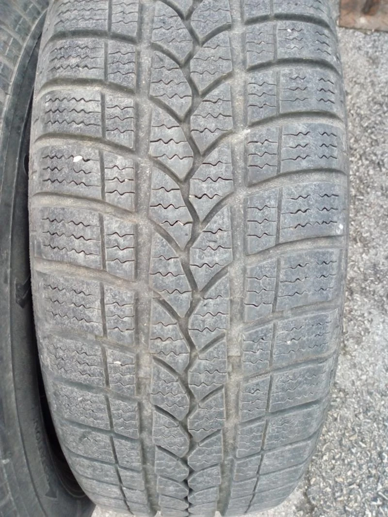 Гуми Зимни 185/60R15, снимка 3 - Гуми и джанти - 31193171