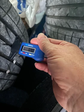 Гуми Летни 255/40R18, снимка 3 - Гуми и джанти - 53641238