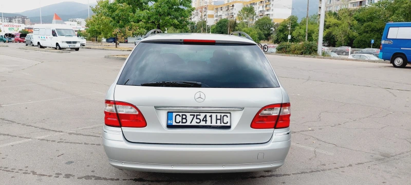 Mercedes-Benz E 240 Elegance 4matic, снимка 4 - Автомобили и джипове - 47098929