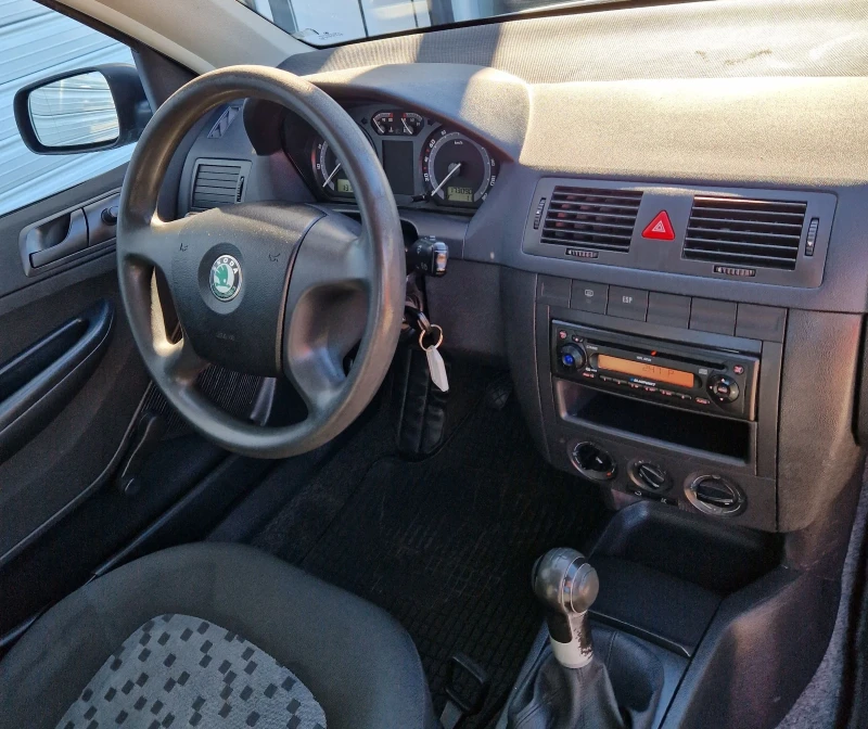 Skoda Fabia 1.4i 75к.с, снимка 12 - Автомобили и джипове - 47377177