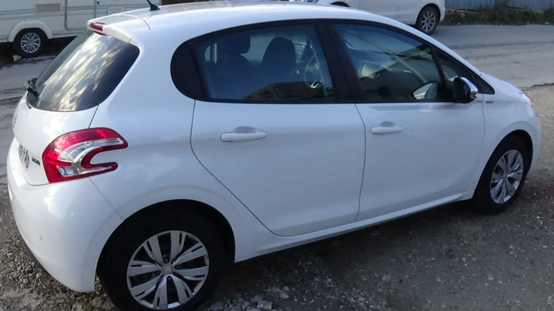 Peugeot 208, снимка 6 - Автомобили и джипове - 48444040