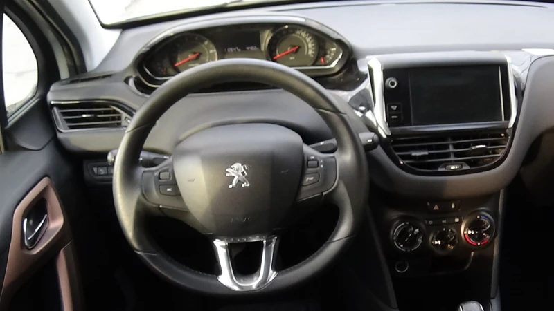 Peugeot 208, снимка 15 - Автомобили и джипове - 48444040