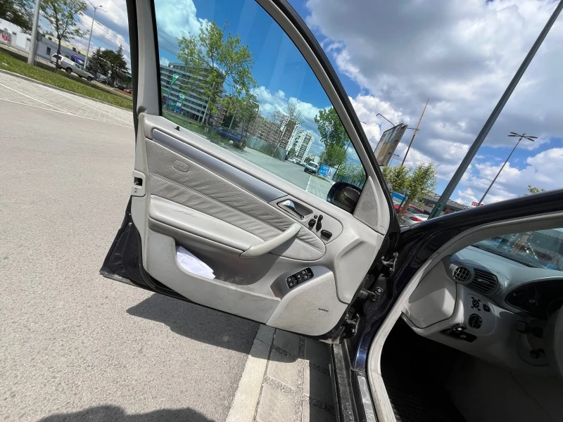 Mercedes-Benz C 320 4 matic, снимка 6 - Автомобили и джипове - 52502457