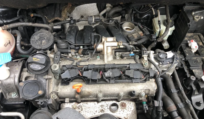 VW Touran 1.6 FSI, снимка 8 - Автомобили и джипове - 50318063