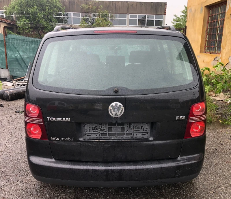 VW Touran 1.6 FSI, снимка 5 - Автомобили и джипове - 50318063