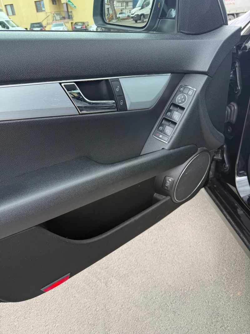 Mercedes-Benz C 200, снимка 16 - Автомобили и джипове - 52477890