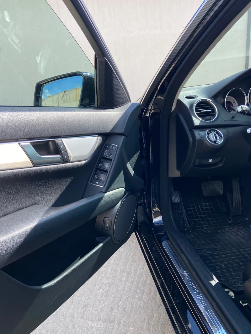 Mercedes-Benz C 220 CDI, снимка 4 - Автомобили и джипове - 52997130