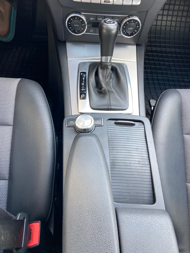 Mercedes-Benz C 220 CDI, снимка 12 - Автомобили и джипове - 52997130