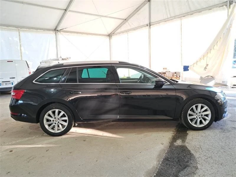 Skoda Superb 2.0 TDI Facelift, снимка 5 - Автомобили и джипове - 49536339