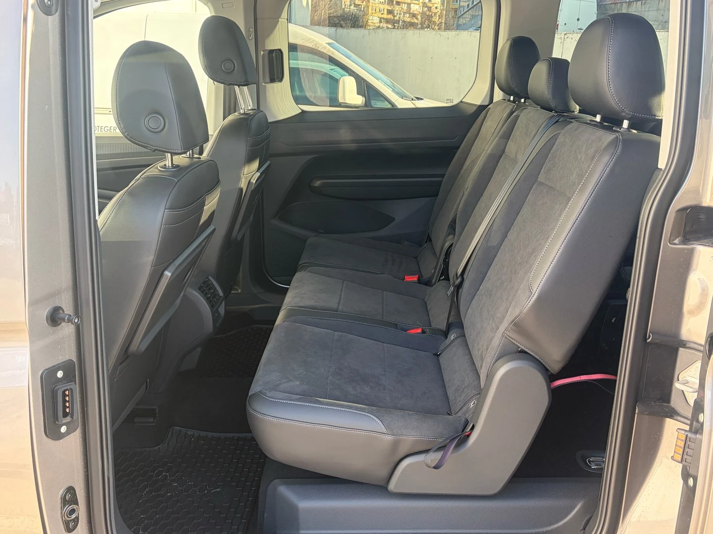 VW Caddy Style Maxi eHybrid 7 ����� | Mobile.bg � ����������� 7