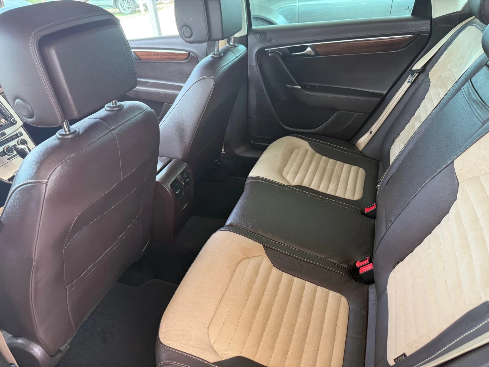 VW Passat 2.0TDI 4x4 Швейцария Highline, снимка 12 - Автомобили и джипове - 54665496