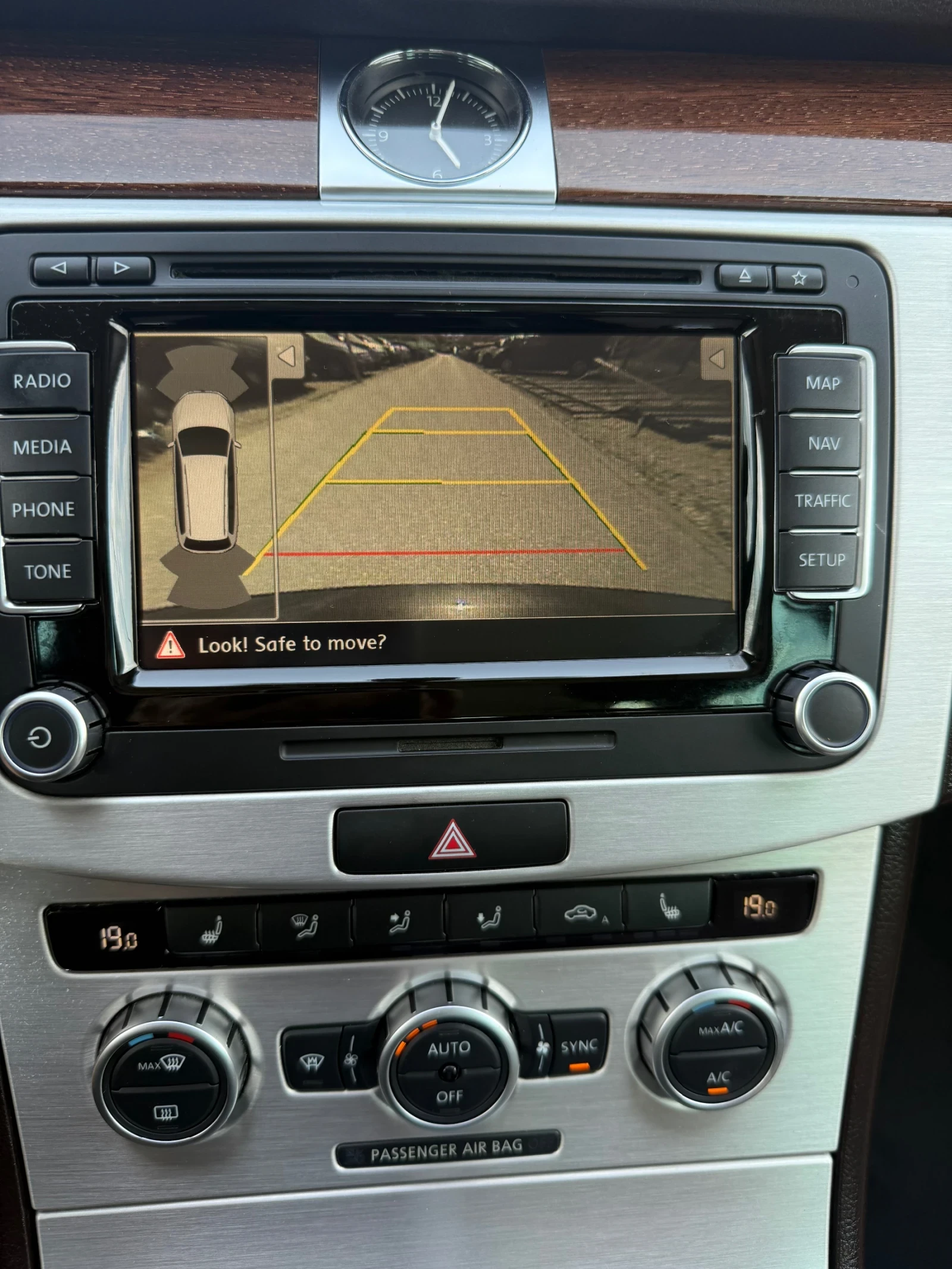 VW Passat 2.0TDI 4x4 Швейцария Highline, снимка 14 - Автомобили и джипове - 54665496