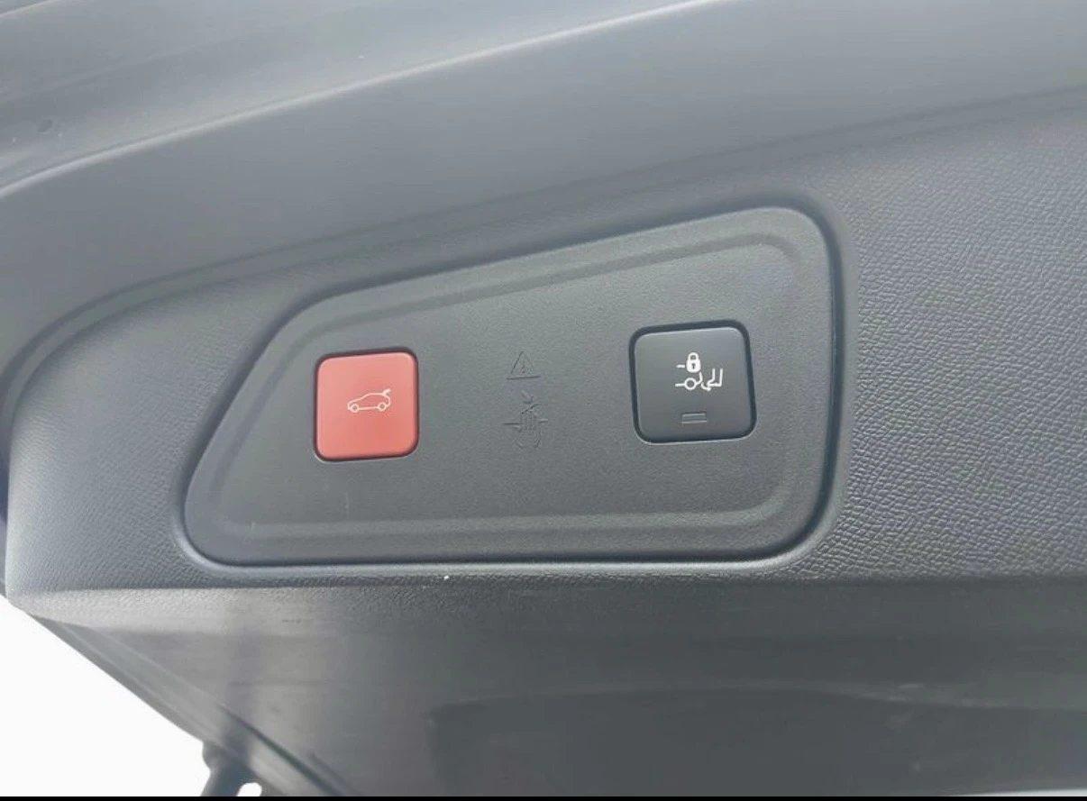 Peugeot 3008 1.5HDI EAT8 Allure, снимка 15 - Автомобили и джипове - 55383503