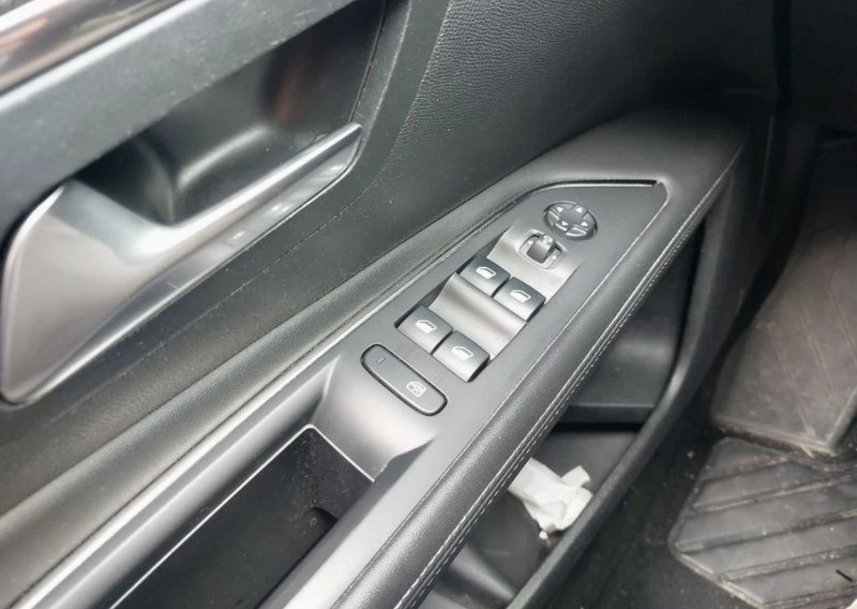 Peugeot 3008 1.5HDI EAT8 Allure, снимка 11 - Автомобили и джипове - 55383503