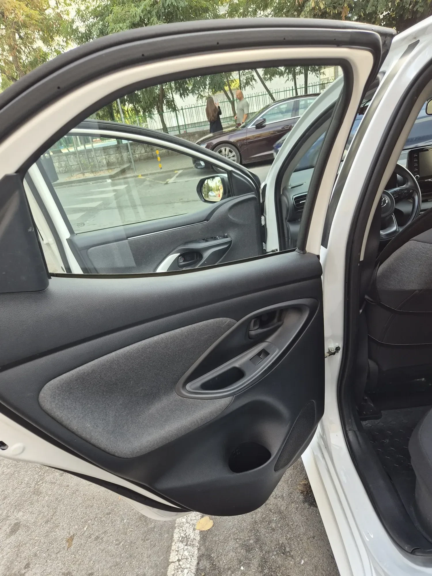 Toyota Yaris, снимка 8 - Автомобили и джипове - 56115629